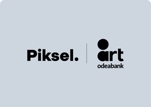 Açık gri arkaplan üstünde araları çizgiyle ayrılmış siyah Piksel ve art OdeaBank logoları bulunuyor.